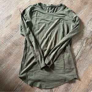 GAP Olive Long Sleeve Women's feather Tee